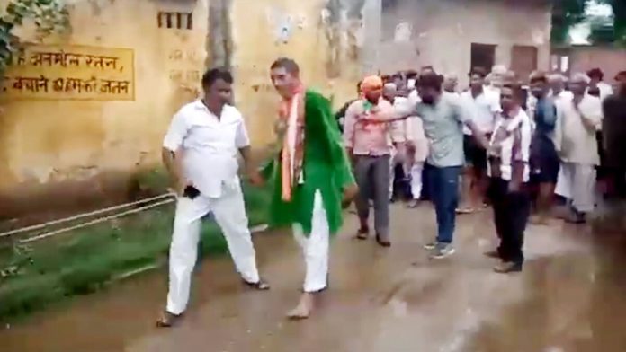 UP: Angry villagers forced BJP MLA to walk in sewer water.